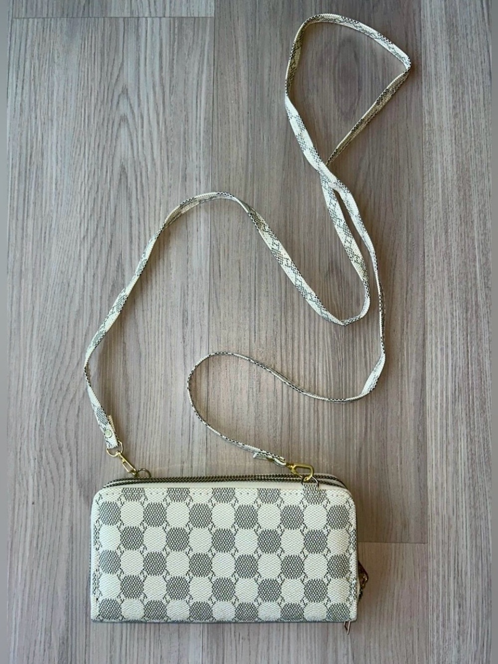 Checked Crossbody Boutique Wallet Cream NWOT Wristlet Versatile Removable Strap